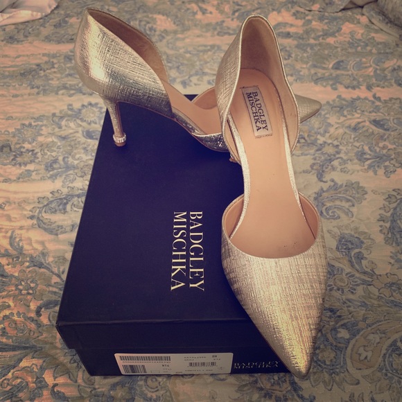 Badgley Mischka Shoes - Badgley Mischka gold d’orsay pumps rhinestone 9 LN